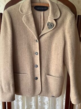 Giesswein Women's Light Beige Wool-Blend Blazer with Heart Brooch